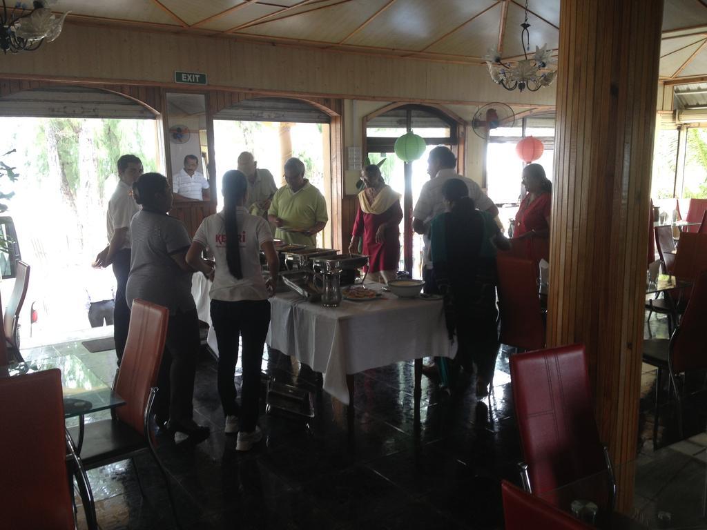 White Shell Lounge And Restaurant Otel Flic-en-Flacq Dış mekan fotoğraf