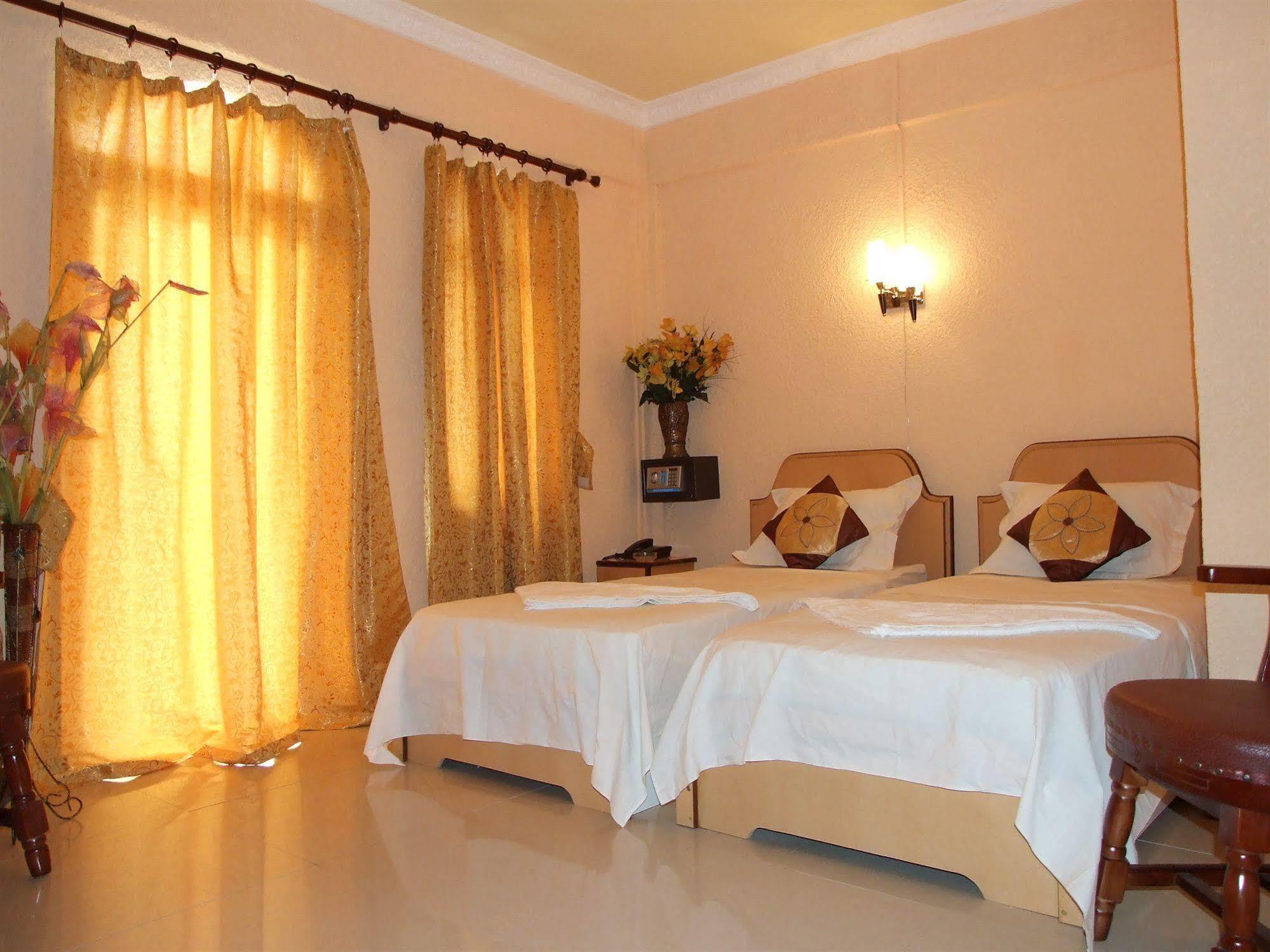 White Shell Lounge And Restaurant Otel Flic-en-Flacq Dış mekan fotoğraf